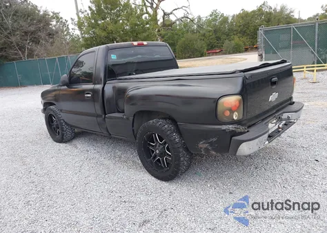 2002 Chevrolet Silverado 1500 z USA, uszkodzony, nr VIN 1GCEC14W72Z198852